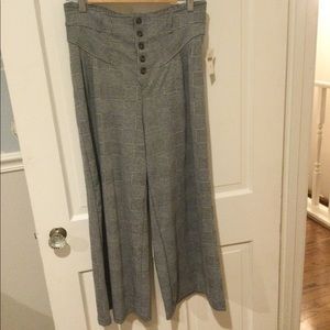 Grey check comfy cropped wide leg pants, sz medium